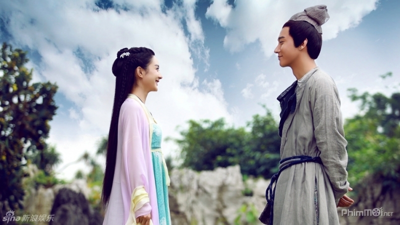 'Sao nàng có thể tàn nhẫn như thế? Ép ta tự tay giết nàng, rồi để lại một mình ta? Muốn thứ gì, nàng nói là được. Bất kể là đúng hay sai, ta đều cho nàng. Tình yêu cho nàng, người cũng cho nàng. Trường Lưu diệt vong thì liên quan gì tới chúng ta? Những kẻ này sống chết thì liên quan gì tới chúng ta? Ta đưa nàng đi, đi đâu cũng được, nàng muốn thế nào cũng được. Thế nhưng, xin nàng đừng rời bỏ ta...'